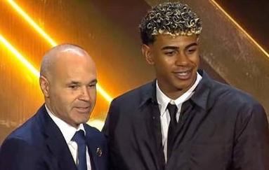 托蒂：说C罗的坏话只能说明你在嫉妒他，他和梅西的水平相当