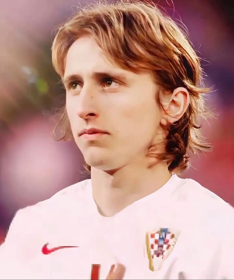 曼城vs利兹联首发：哈兰德先发，福登、B席、阿姆帕杜出战