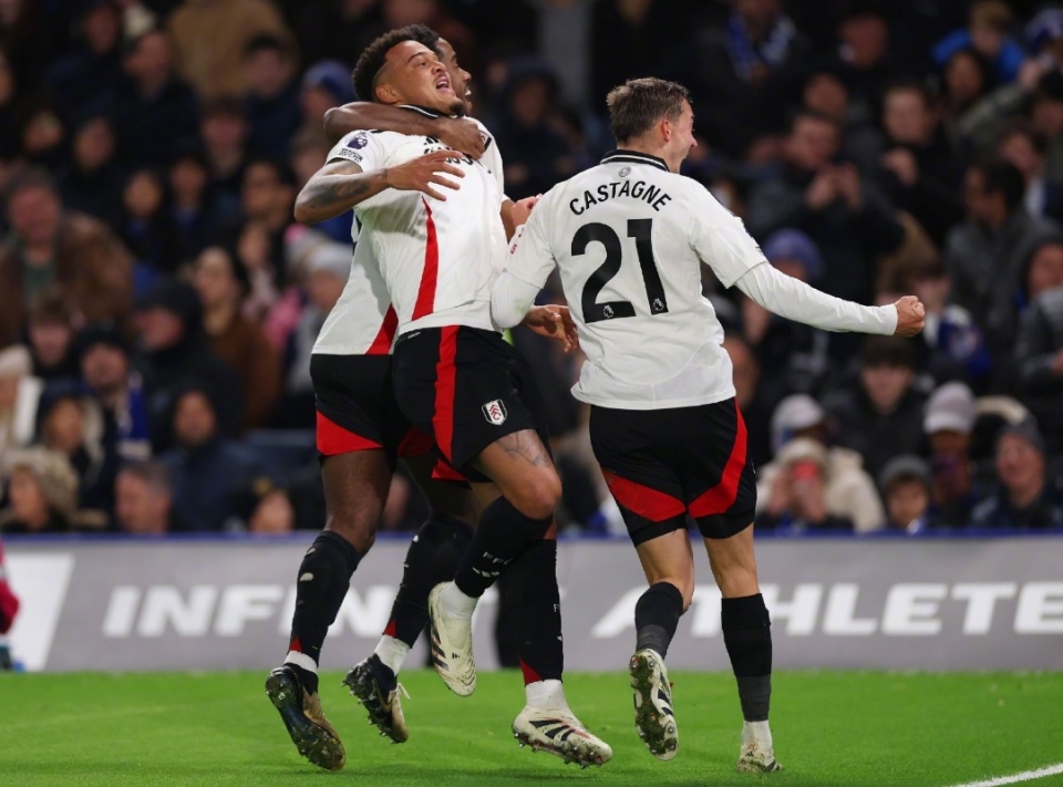 阿森纳签下厄瓜多尔双胞胎球员，未来有望助力球队夺冠，彰显俱乐部长期发展策略。