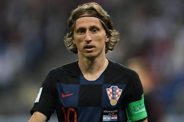 颜骏凌：这一年球队很不容易，夺冠靠的是积累