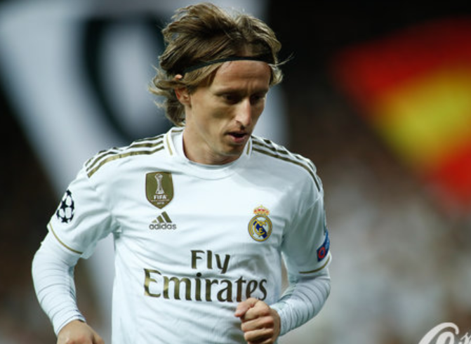 巴西国际新任主帅说球队穿粉色球衣看着像同性恋，事后道歉